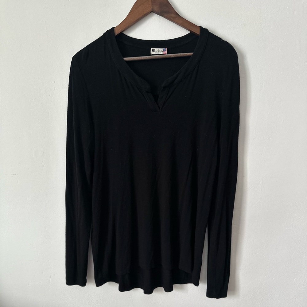 Great layering KUT From the Kloth Black Knit Long Sleeve V-Neck Top -Sz Medium
